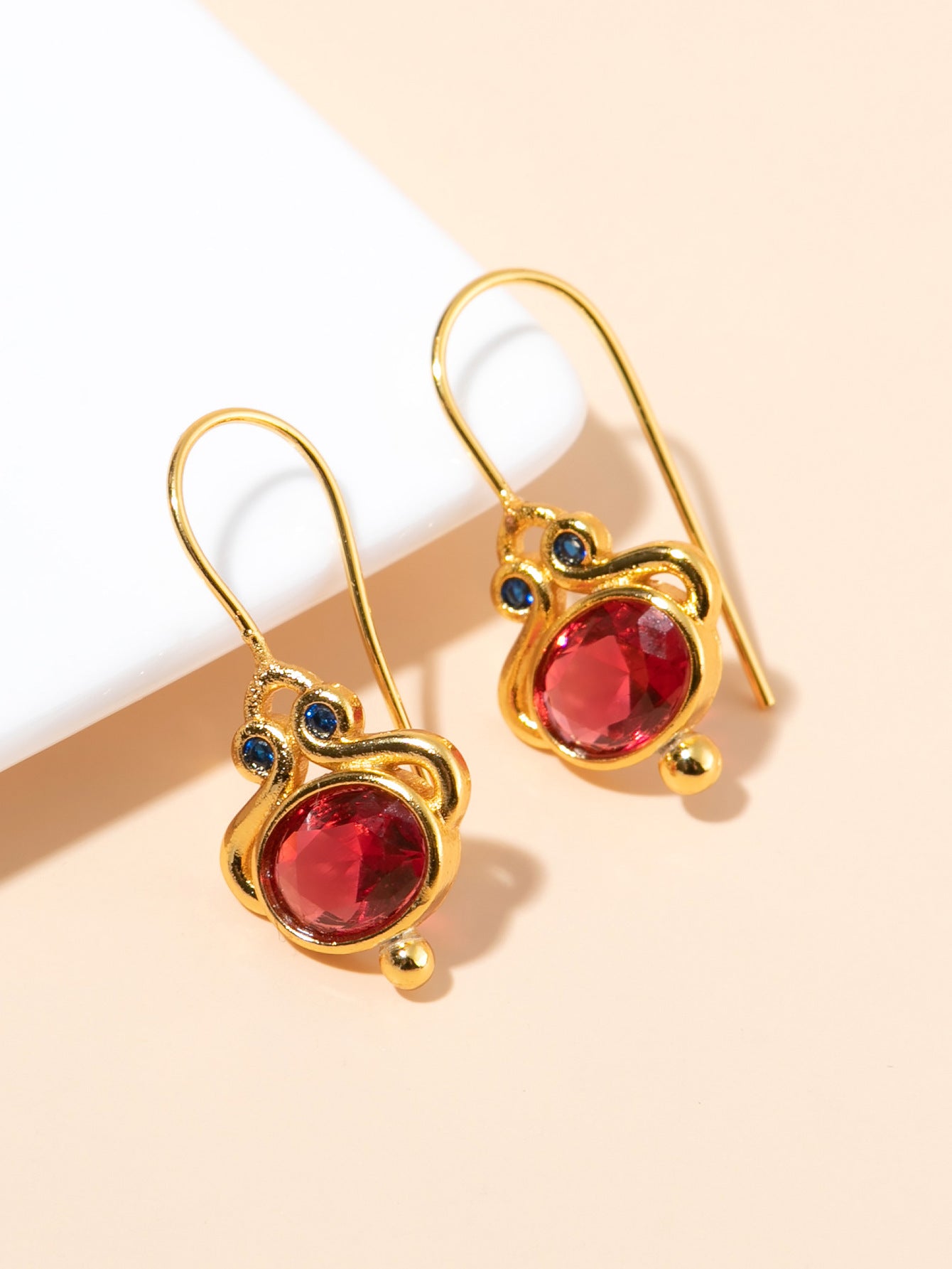 Women's Fashion Personality Vintage Inlaid Earrings