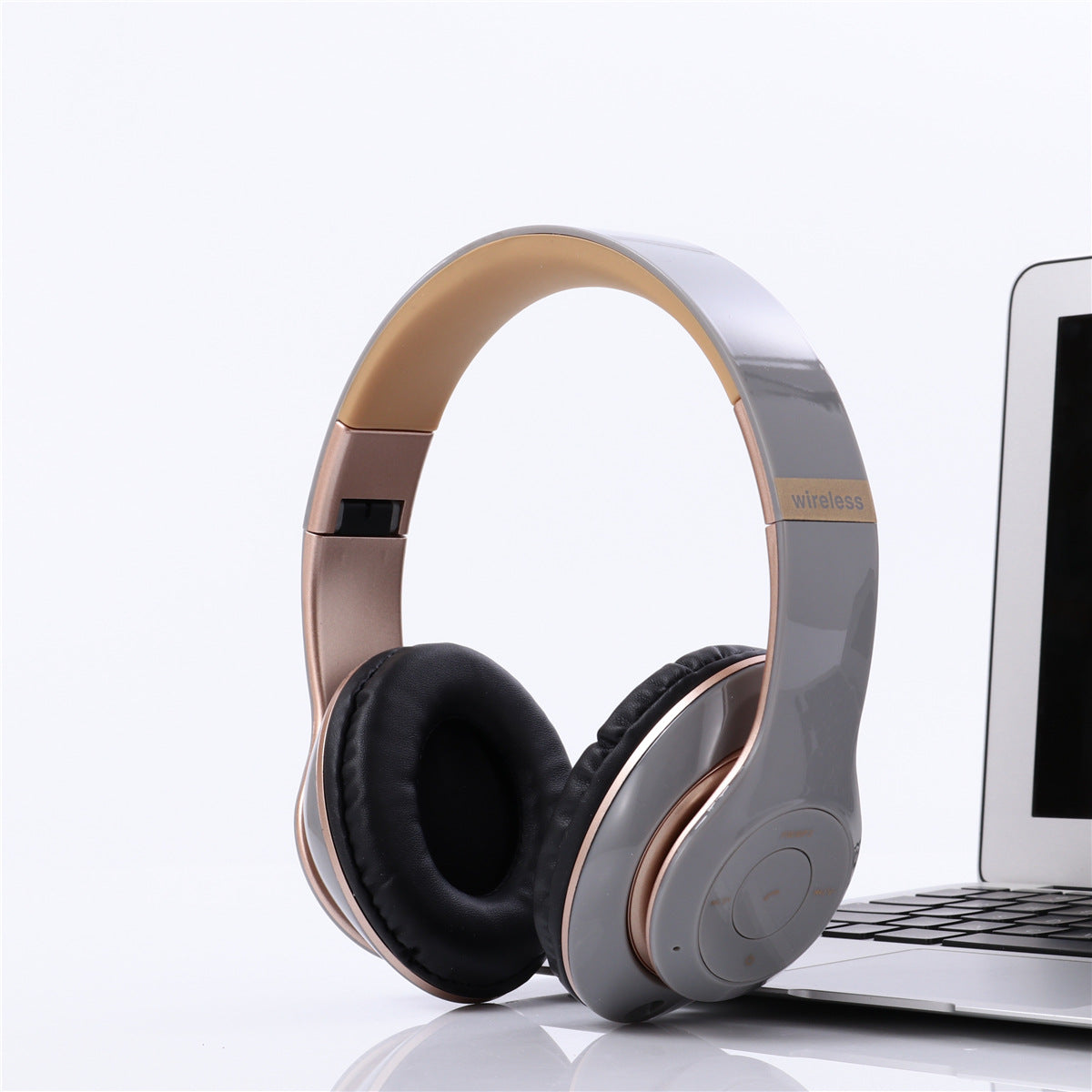 Head-mounted sports wireless folding headphones