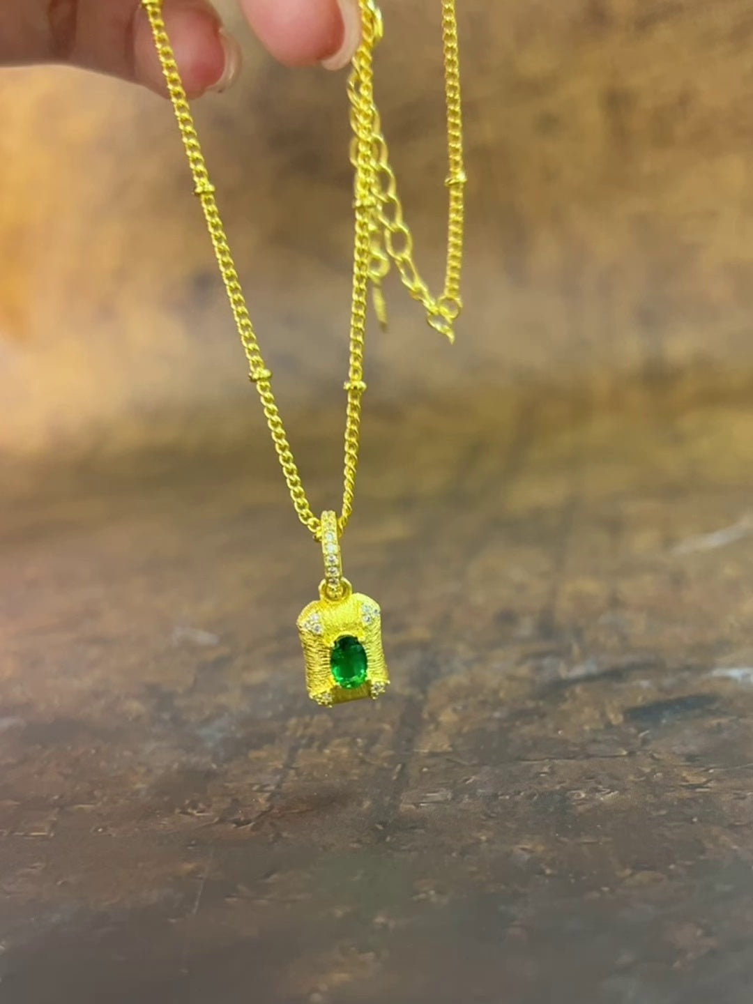Women's Fashion Square Sugar Emerald Zirconia Brushed Pendant Necklace